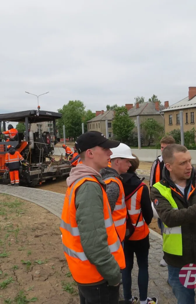 Daugavpils būvniecības tehnikuma audzēkņi  iepazinās ar ceļu būvniecības procesu