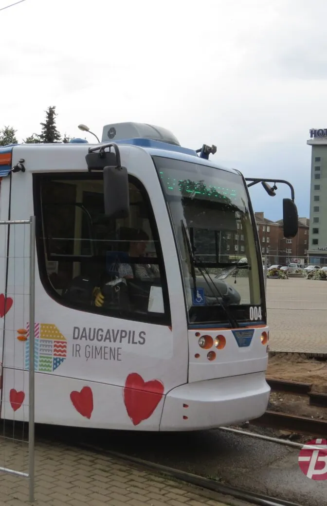 Daugavpilī šovasar uzsākta tramvaju līnijas pārbūve