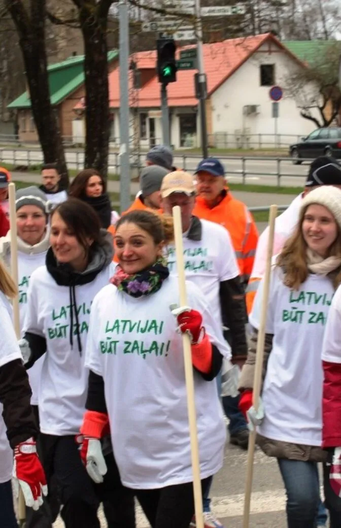 “Binders” Lielās talkas dienā strādāja Saulkrastos