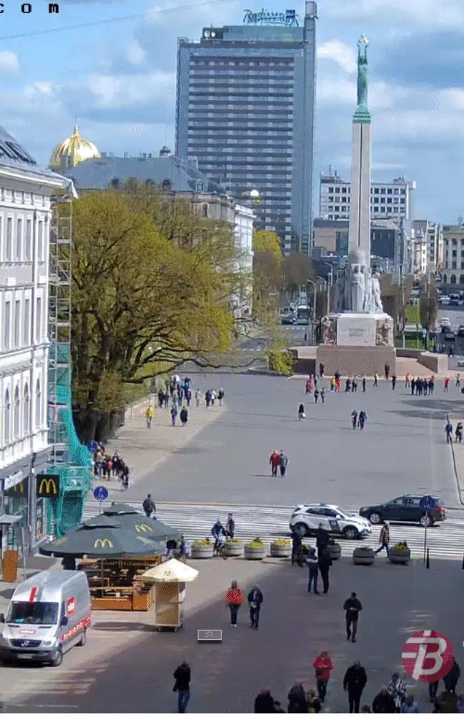 Noslēgusies seguma atjaunošana uz gājēju pārejas Rīgā
