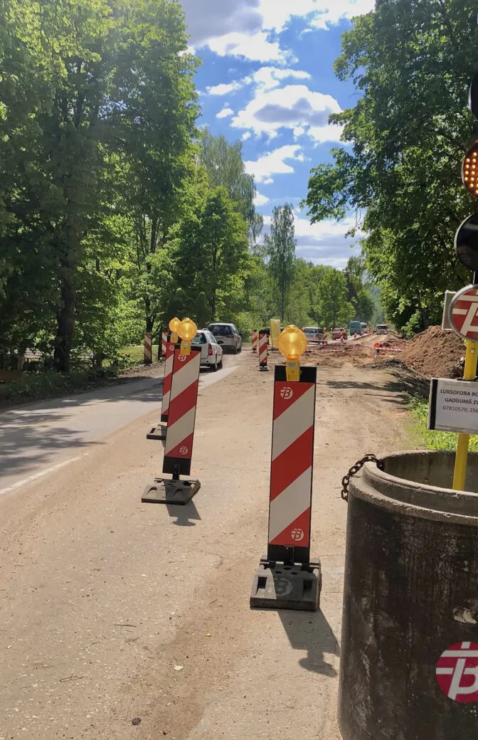 Būvdarbu posmā starp Turaidu un Siguldu (P8) vēl viens luksofora posms. Aicinām precīzi ievērot tā signālus!