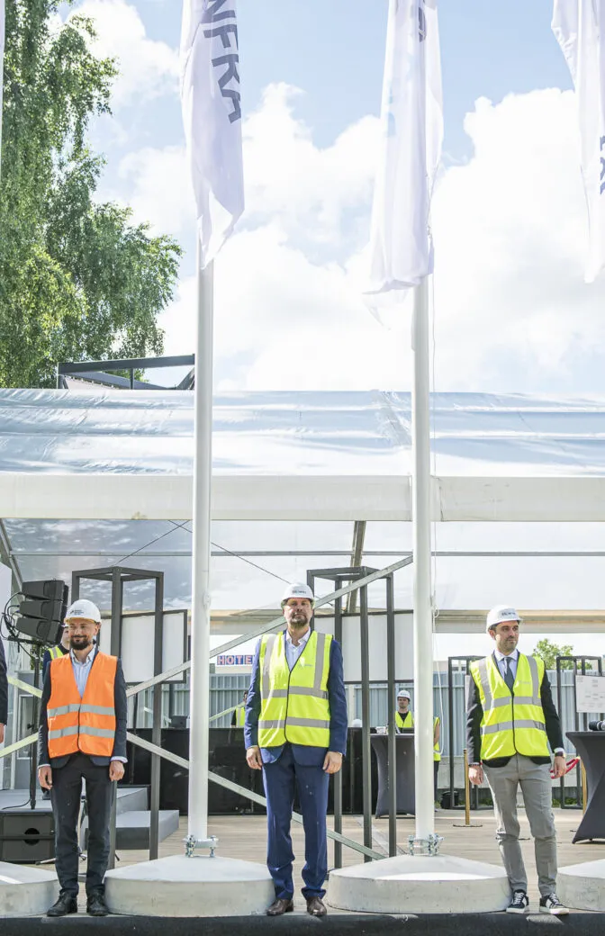 Svinīgi atklāts Rail Baltica būvlaukums stacijas būvniecībai lidostā “Rīga”