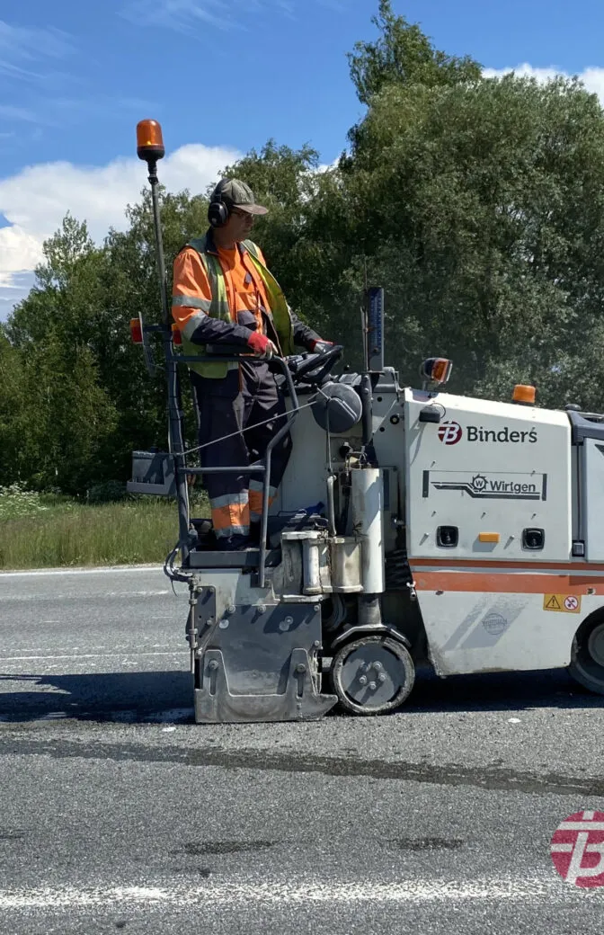 “Binders” uz Tallinas šosejas īsteno būvdarbus satiksmes drošības uzlabošanai