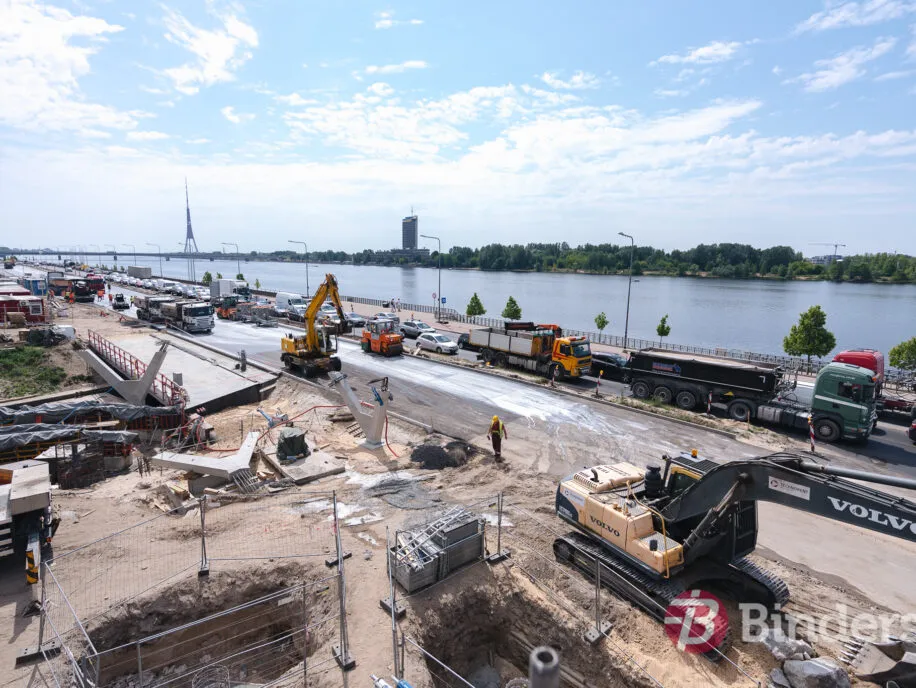 Būvdarbi “Rail Baltica” integrēšanai Rīgas centra infrastruktūrā. Ģenerāļa Radziņa krastmalas,11. novembra krastmalas un13. janvāra ielas krustojuma pārbūve, 2023. Timelaps video.