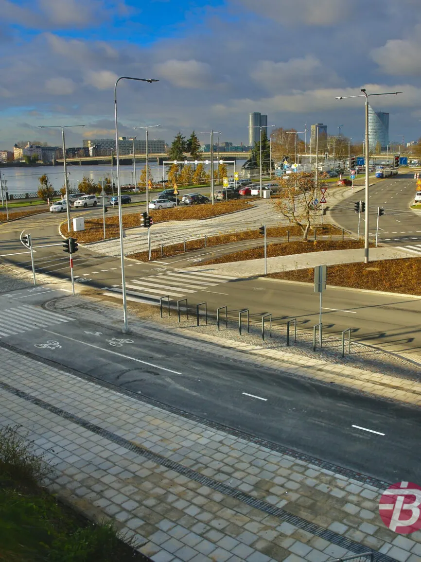 Tramvaja sliežu ceļu pārbūve Rīgā, 13. janvāra ielas un 11. novembra krastmalas krustojumā