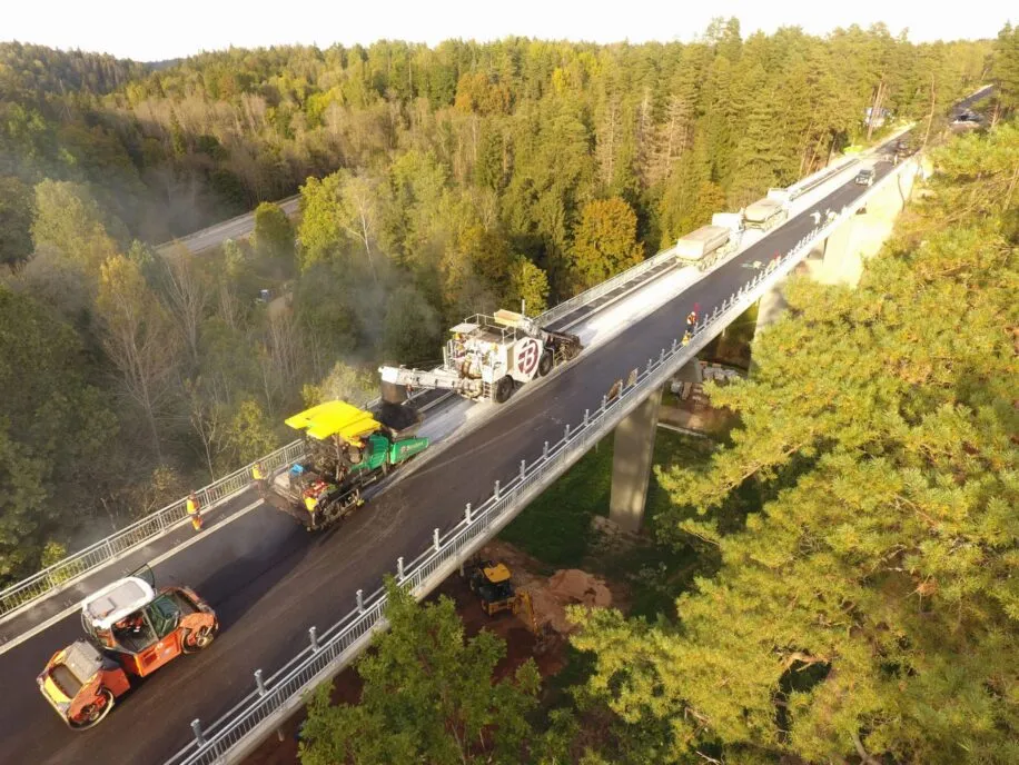 Lorupes gravas viadukta seguma asfaltēšana, FOTO. 09 2025.