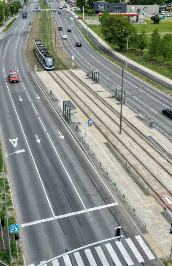 Izbūvēts tramvaja sliežu ceļu pagarinājums un transporta mobilitātes punkts “Ķengarags”